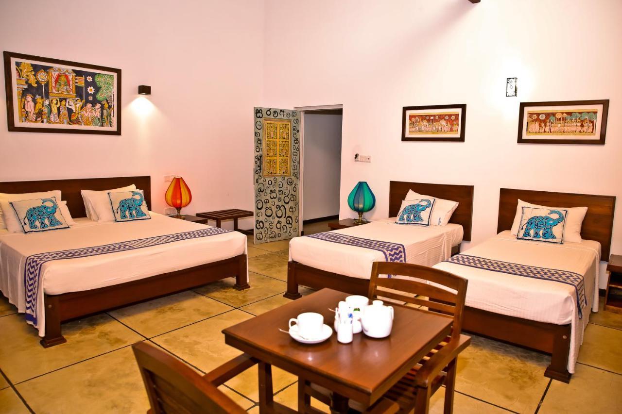 Blue Elephant Boutique Hotel Negombo Bagian luar foto