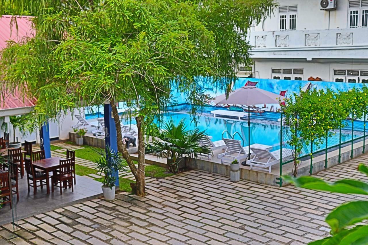 Blue Elephant Boutique Hotel Negombo Bagian luar foto