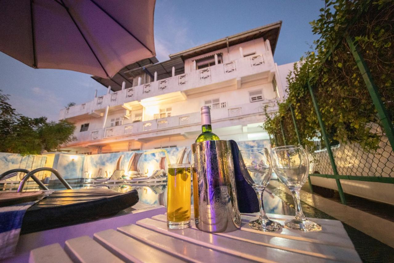 Blue Elephant Boutique Hotel Negombo Bagian luar foto